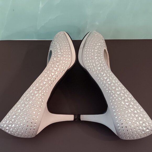 KELLY and KATIE DOREEN Stone Studded Grey Satin Peep Toe Pumps ~ Size 6.5M - Picture 5 of 8